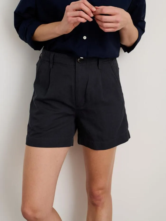 Alex Mill Suiting Pleated Shorts In Twill Washed Black 8211 Women