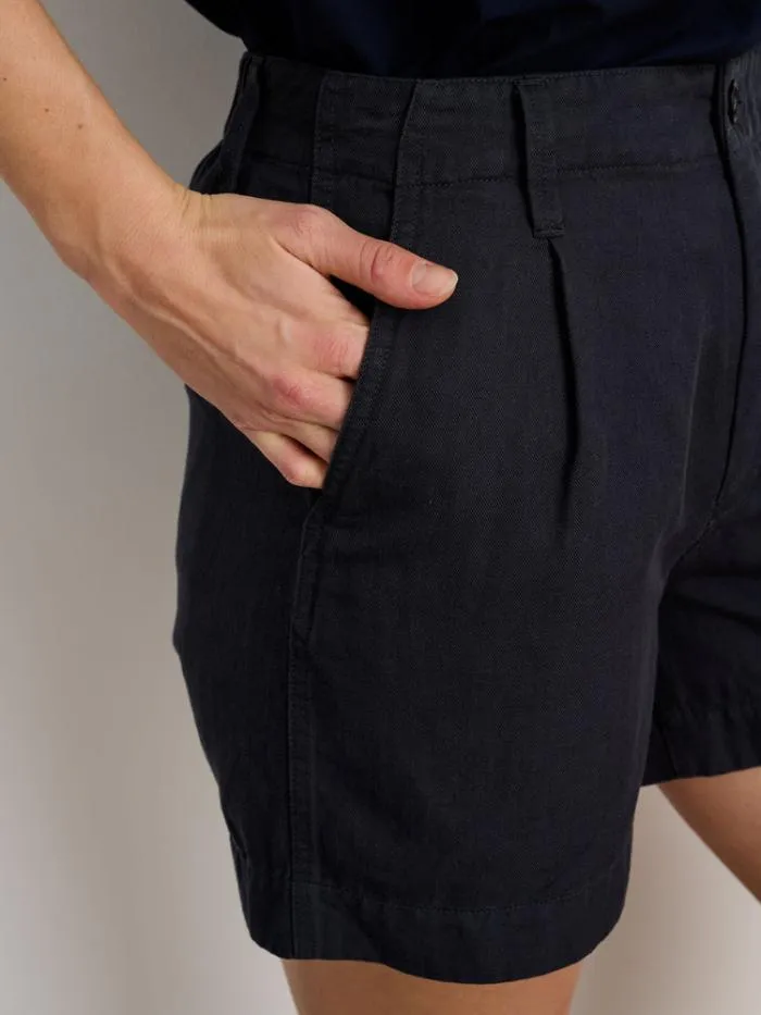 Alex Mill Suiting Pleated Shorts In Twill Washed Black 8211 Women