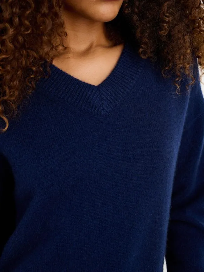Alex Mill Sweaters Rowan VNeck In Cashmere Midnight Navy 8211 Women