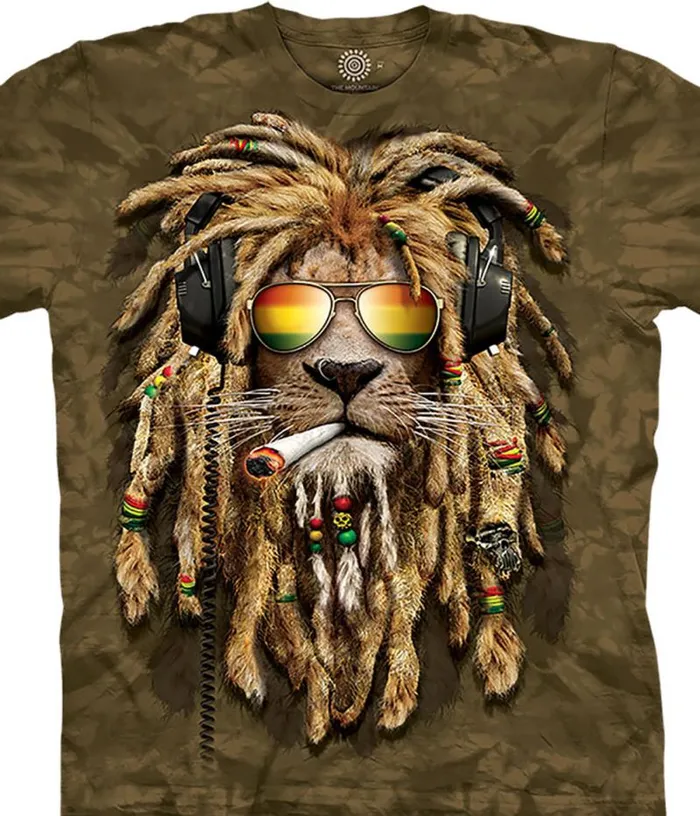 Liquid Blue TShirt Men Family Of Cheetahs Classic Cotton TShirt