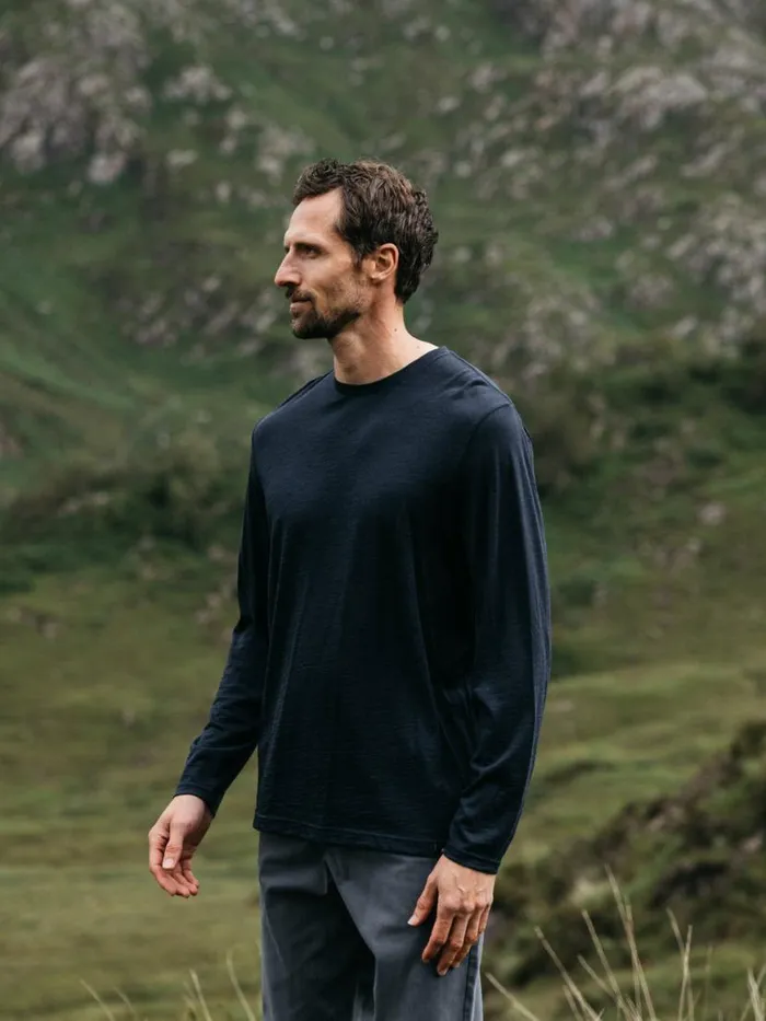 Men Seeker Merino Long Sleeve TShirt Navy Finisterre Base Layers and Underwear Men Seeker Merino Long Sleeve TShirt Navy Finisterre Base Layers and Underwear