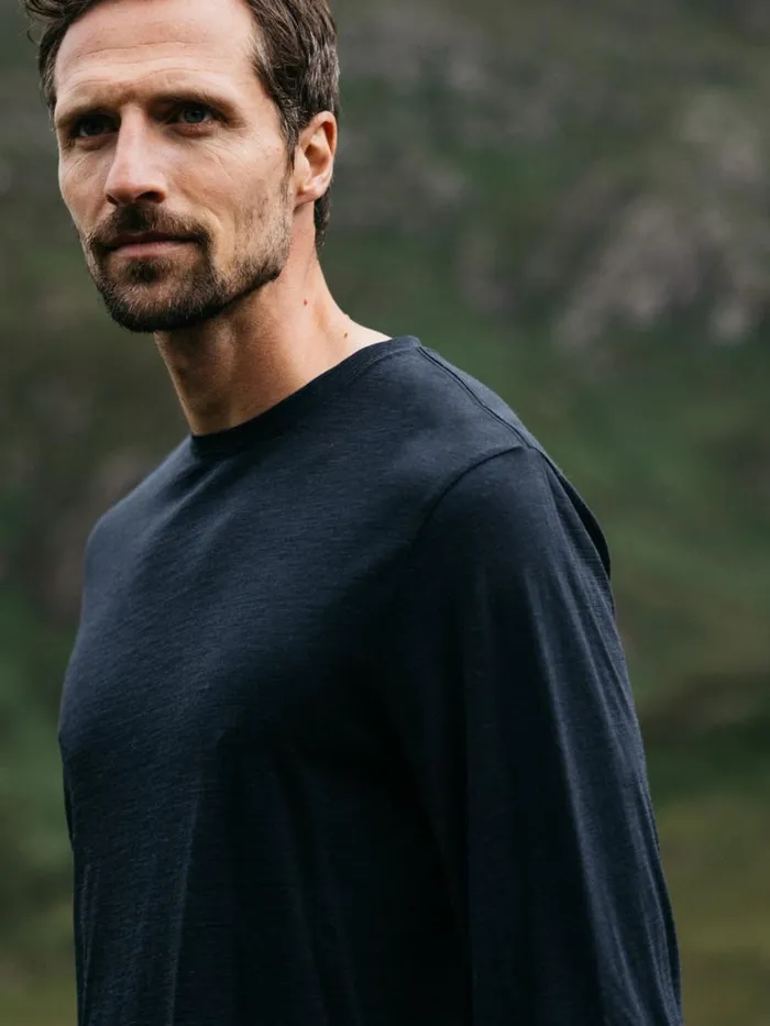Men Seeker Merino Long Sleeve TShirt Navy Finisterre Base Layers and Underwear Men Seeker Merino Long Sleeve TShirt Navy Finisterre Base Layers and Underwear
