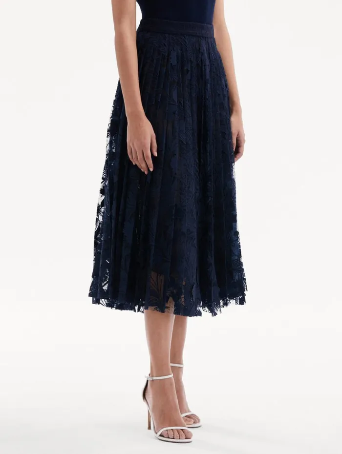 Oscar De La Renta Marbled Carnation Guipure Pleated Skirt Navy Women Pants and Skirts Oscar De La Renta Marbled Carnation Guipure Pleated Skirt Navy Women Pants and Skirts