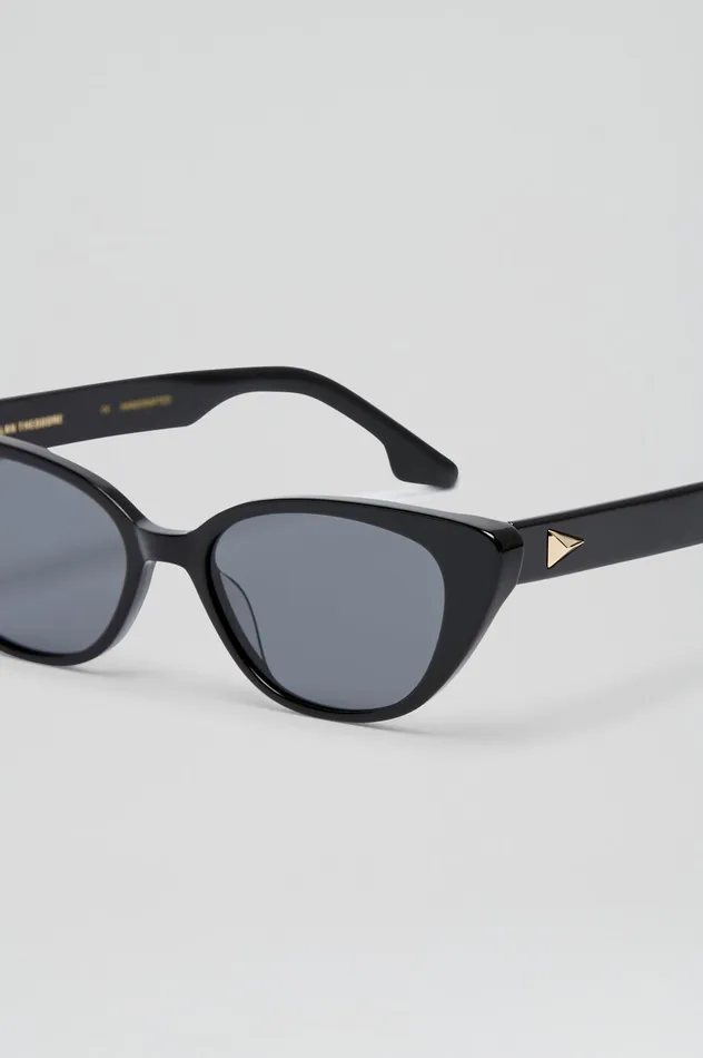 Scanlan Theodore ST FELINE OVAL SUNGLASSES BLACK Women Eyewear