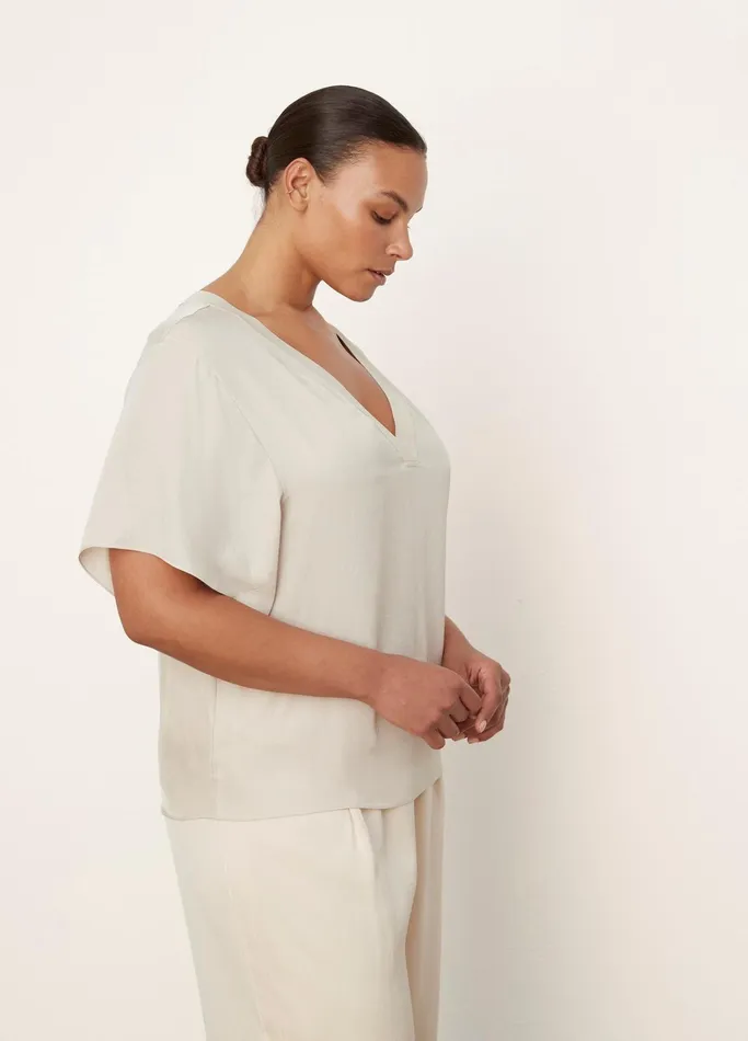 Vince Extended Sizes Women RibTrim Double VNeck Short Sleeve Popover Pale Fawn