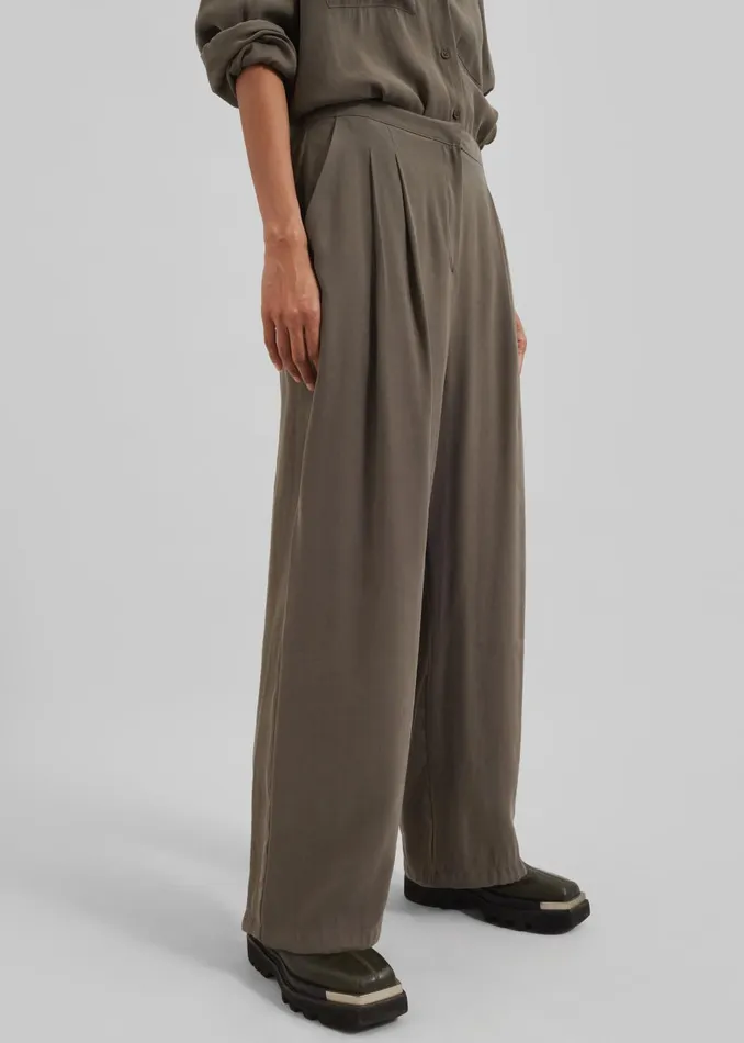 Women Meilen Pintuck Trousers 8211 Olive The Frankie Shop Bottoms