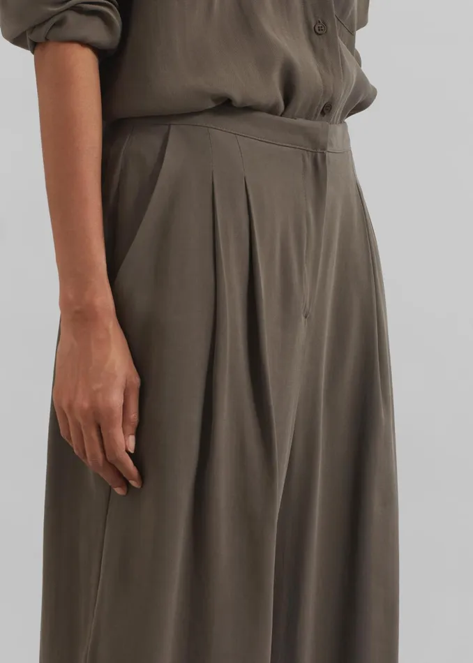 Women Meilen Pintuck Trousers 8211 Olive The Frankie Shop Bottoms
