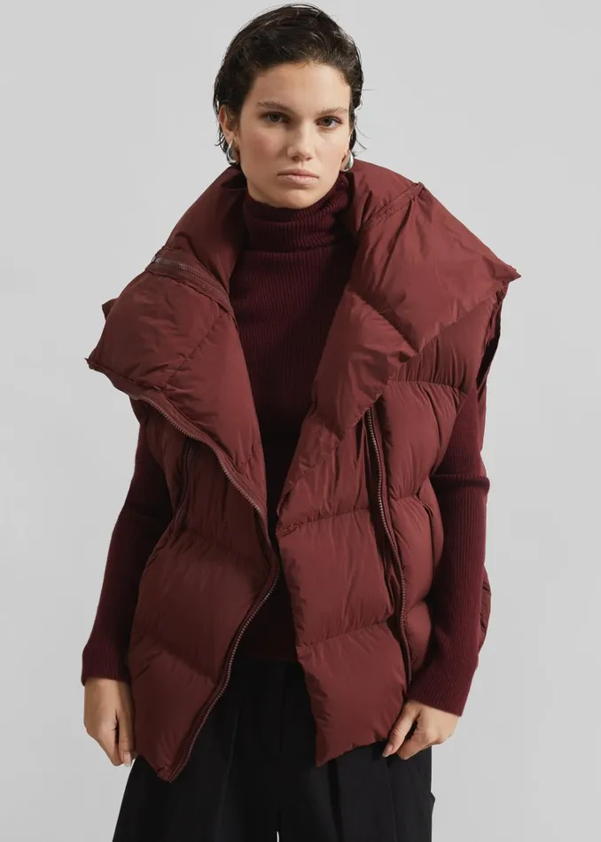Women Otley Sleeveless Puffer Vest 8211 Burgundy The Frankie Shop Outerwear
