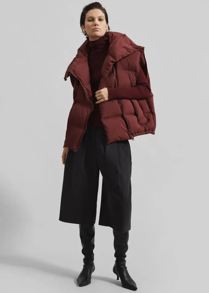 Women Otley Sleeveless Puffer Vest 8211 Burgundy The Frankie Shop Outerwear