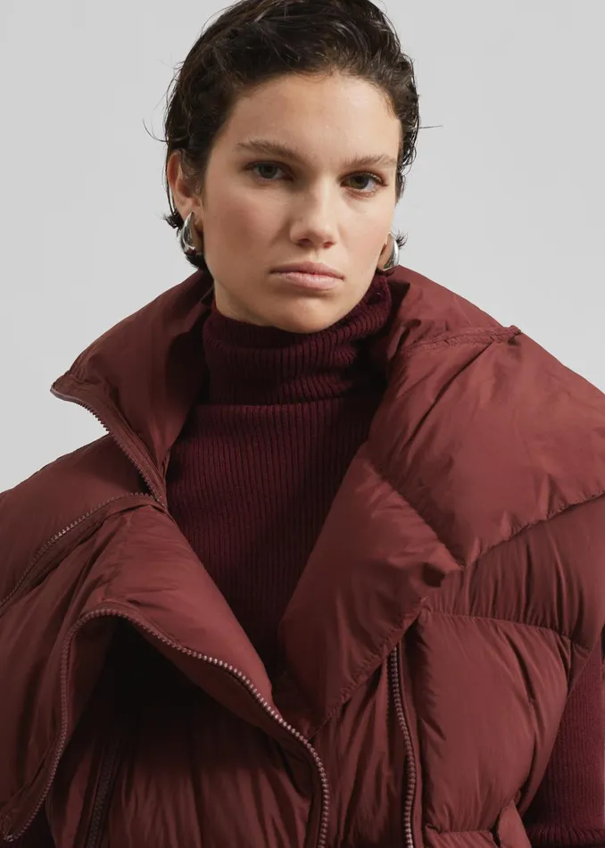 Women Otley Sleeveless Puffer Vest 8211 Burgundy The Frankie Shop Outerwear