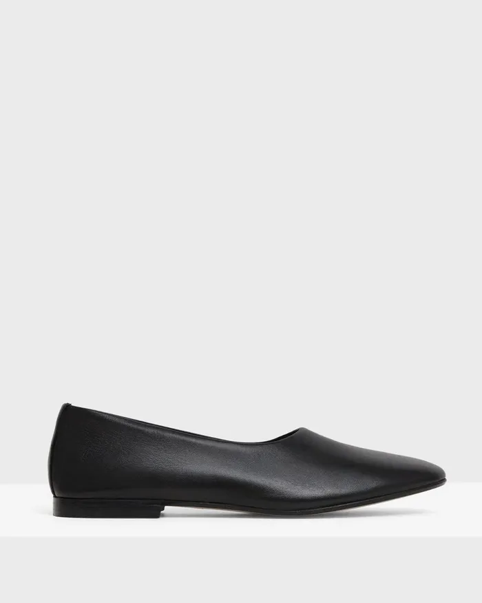 Women Shoes Theory Round Flat In Leather Black