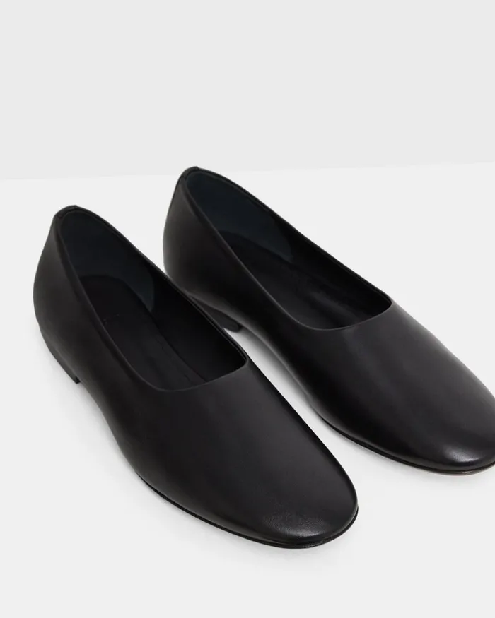 Women Shoes Theory Round Flat In Leather Black