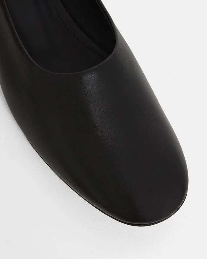 Women Shoes Theory Round Flat In Leather Black