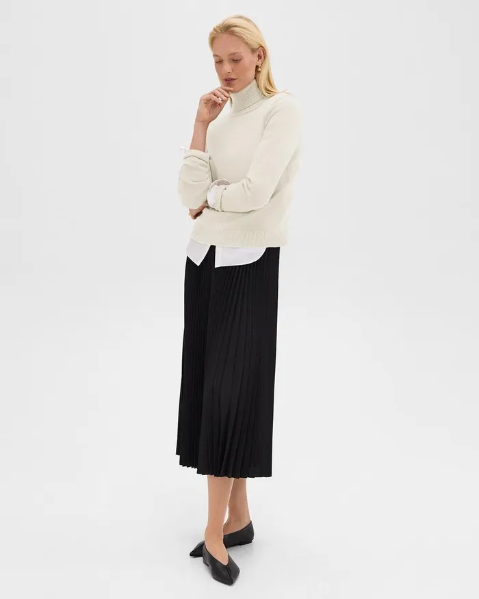 Women Sweaters Cardigans Theory Turtleneck Sweater In Cashmere Ivory